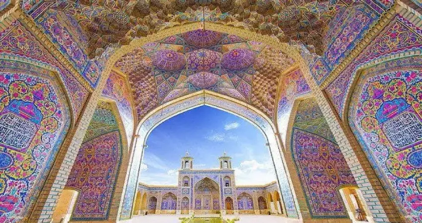 نمای بیرونی مسجد نصیرالملک