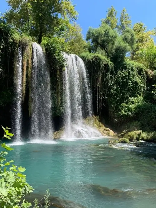 آبشار زیبای پونه زار در اصفهان