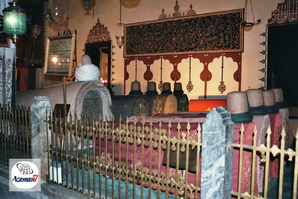 داخل آرامگاه مولانا